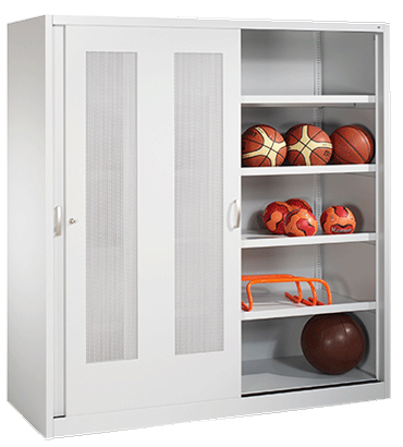 Ballschrank mit gelochten Schiebetüren